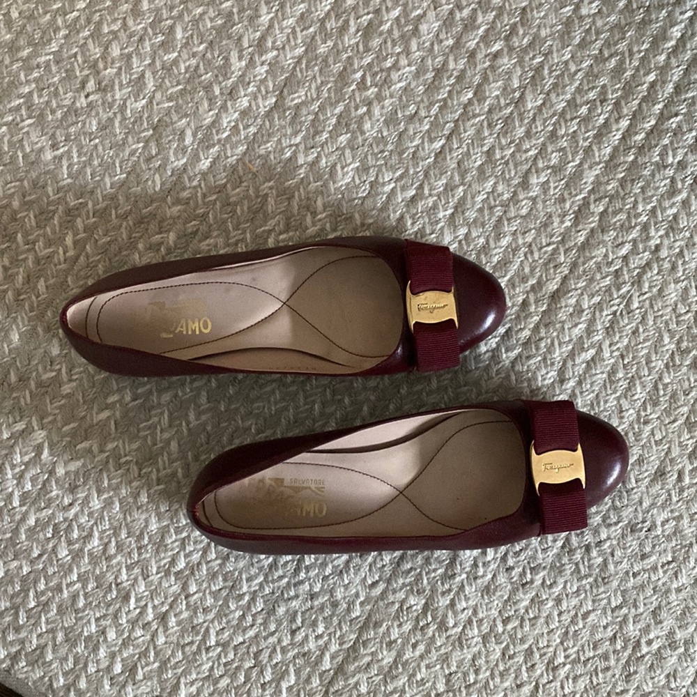 Ferragamo flats - burgundy